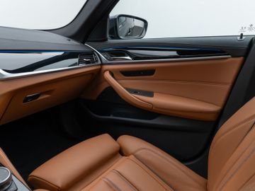 Fahrzeugabbildung BMW 530e M Sport Panorama360°Laser HUD DAB HiFi AHK