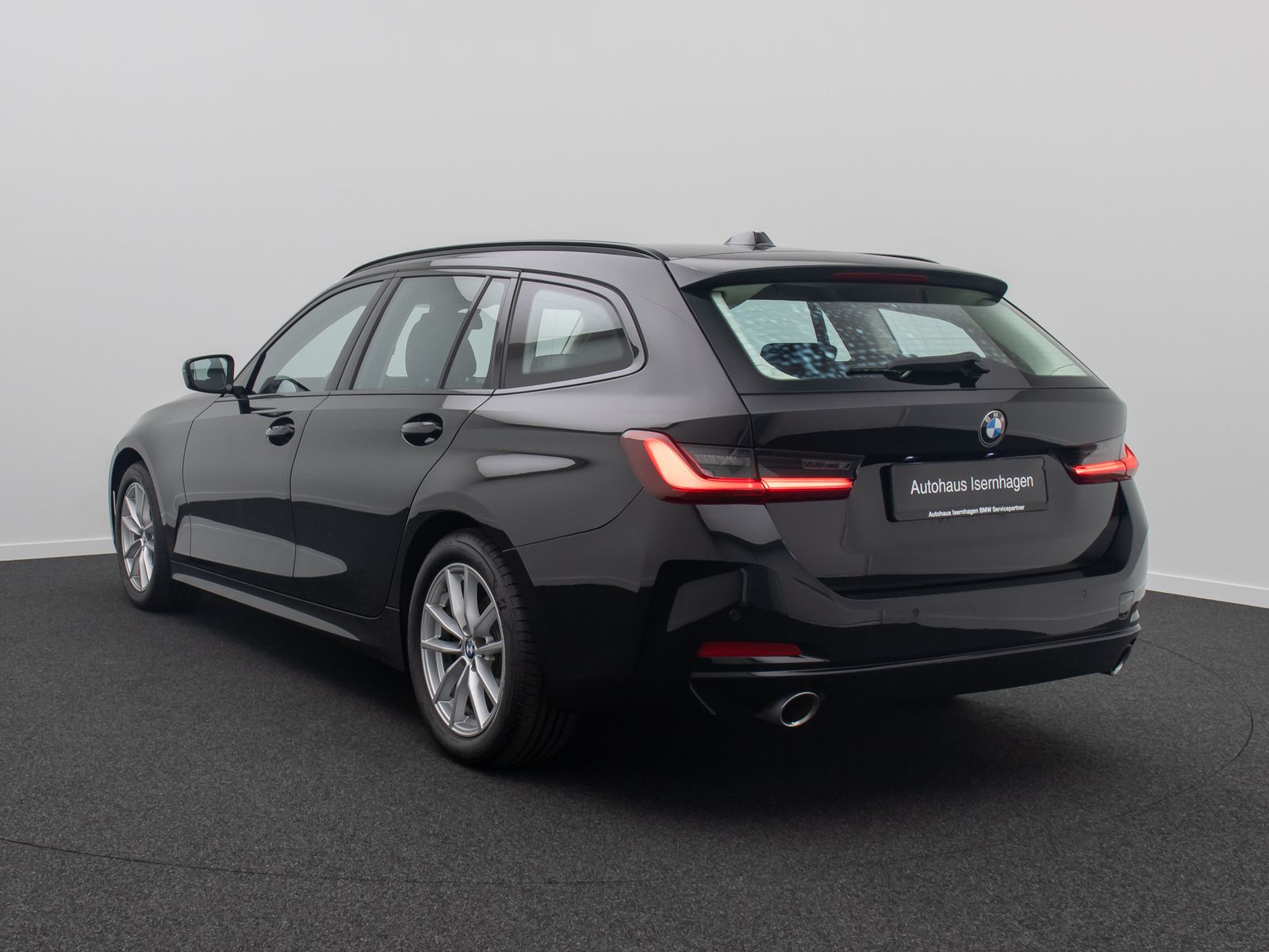 Fahrzeugabbildung BMW 318i GeschwindigReg DAB CockpitPlus PDC LED 17"