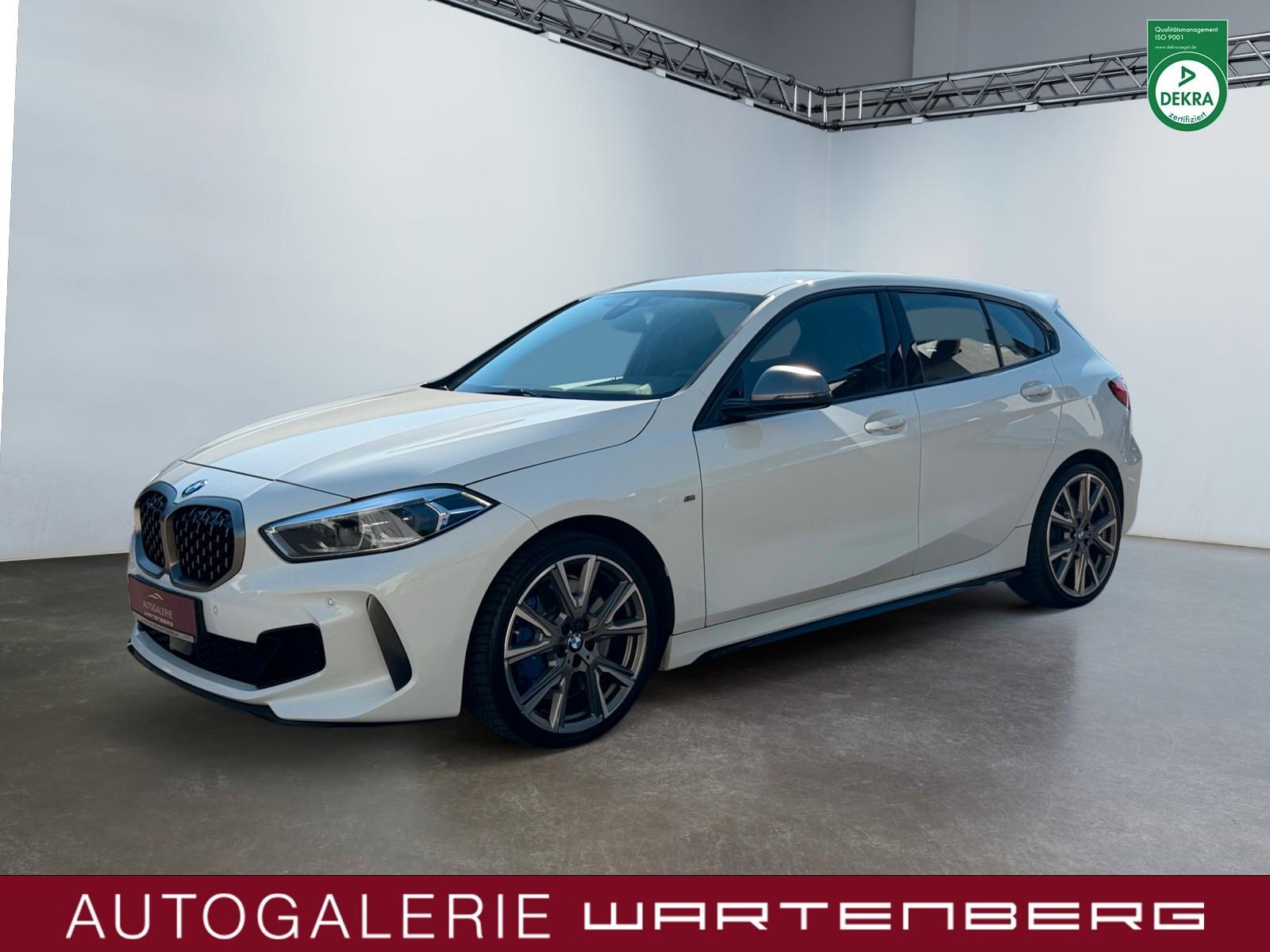 BMW M135i xDrive Limousine//ALCANTARA//LED//