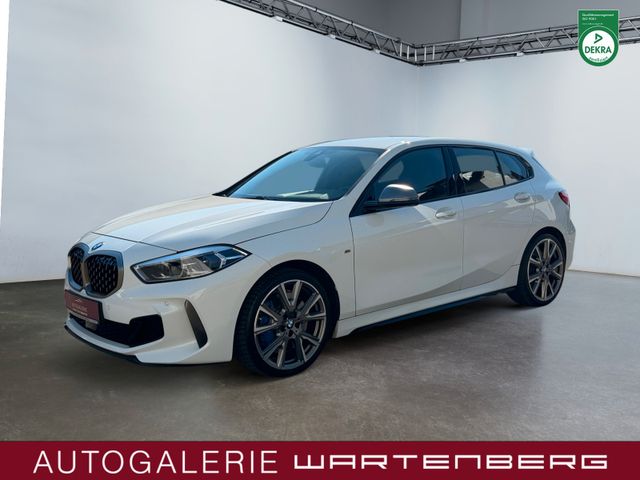 BMW M135i xDrive Limousine//ALCANTARA//LED//