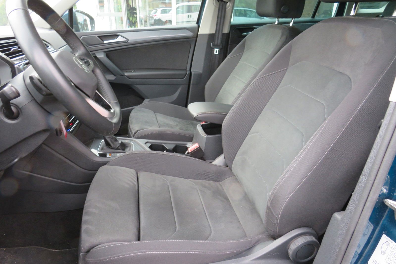 Fahrzeugabbildung Volkswagen Tiguan Life DSG AHK KAMERA ACC PDC SITZH. NAVI 1