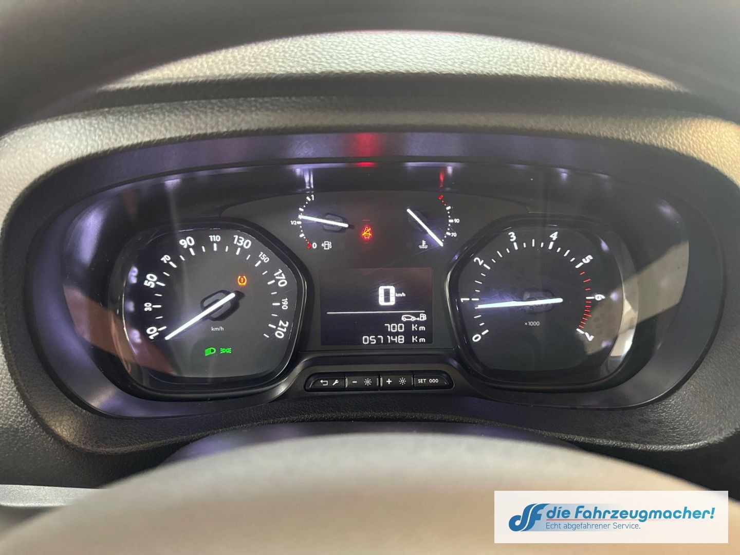 Fahrzeugabbildung Opel Vivaro Kombi L 1.5 D EU6d Apple CarPlay Android