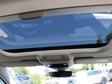 Volkswagen Golf VIII TSI Life Panoramad.