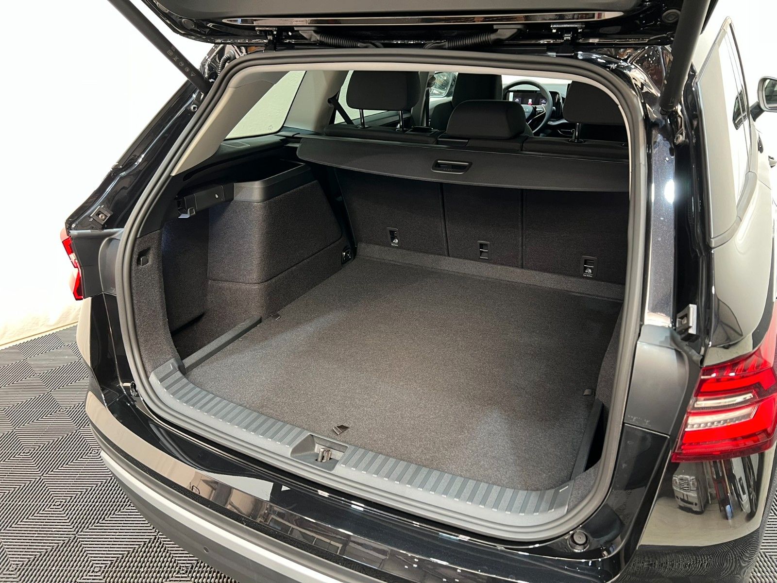Fahrzeugabbildung SKODA Kodiaq 1.5 TSI iV DSG Selection 5-Si. AHK