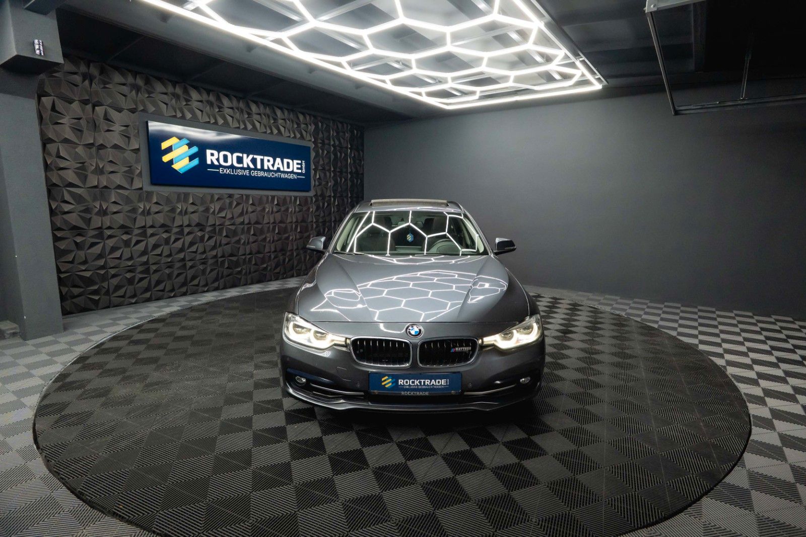 Fahrzeugabbildung BMW 335d xDrive Sport Line | LED | Pano | HUD | TÜV