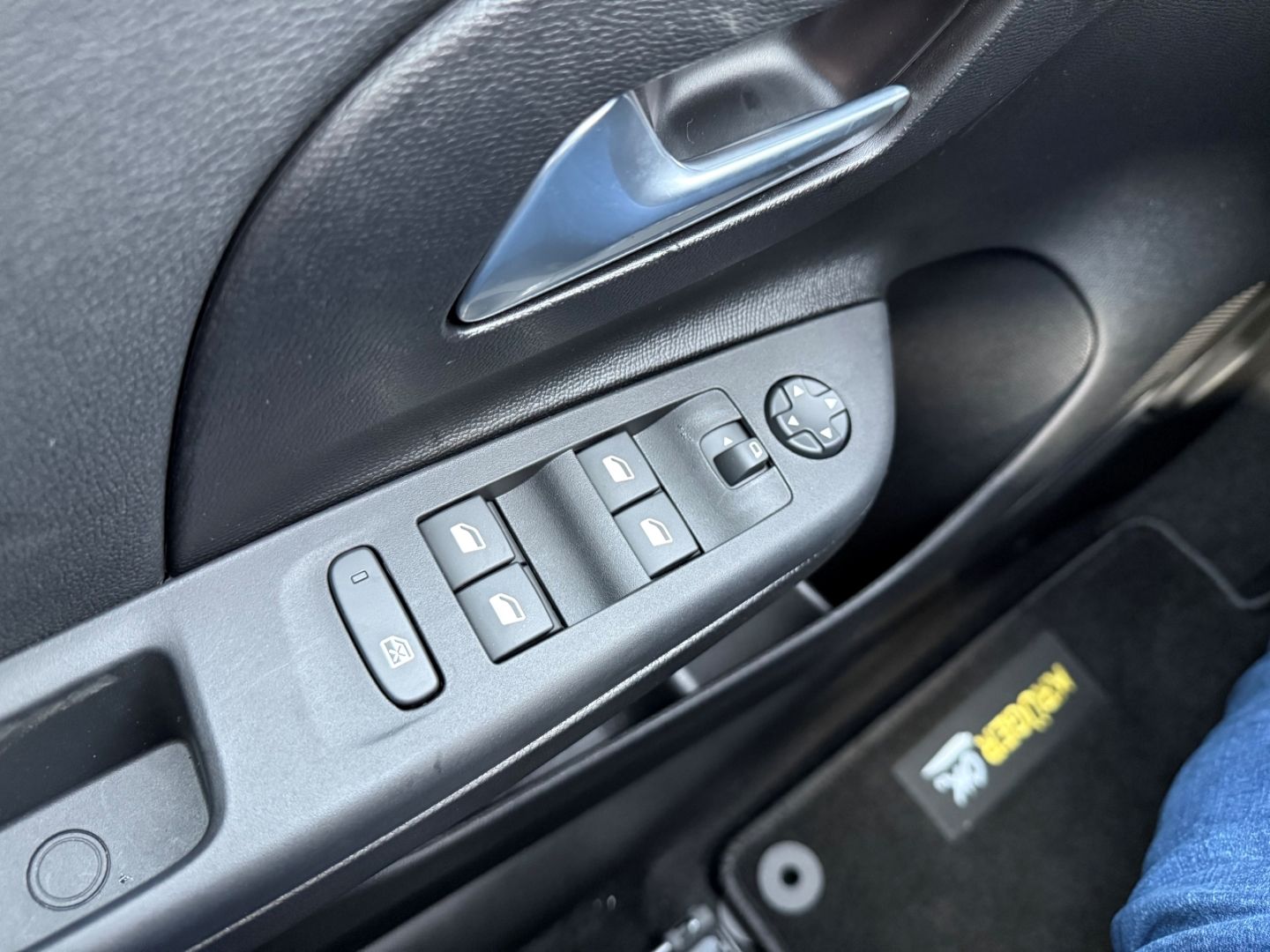 Fahrzeugabbildung Opel Corsa F YES SHZ+LHZ+Allwetter