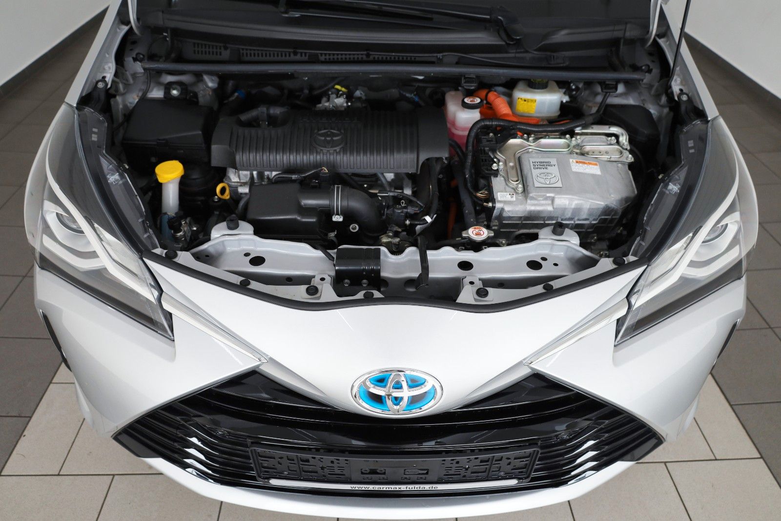 Fahrzeugabbildung Toyota Yaris Hybrid Team D Kamera,LM+Allwetterreifen