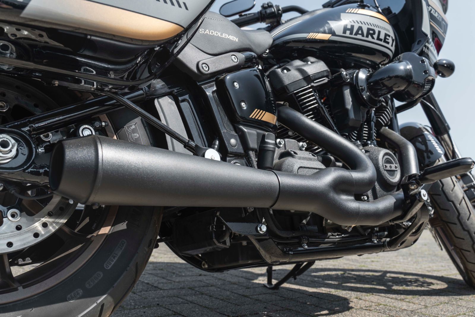 Fahrzeugabbildung Harley-Davidson FXLRST