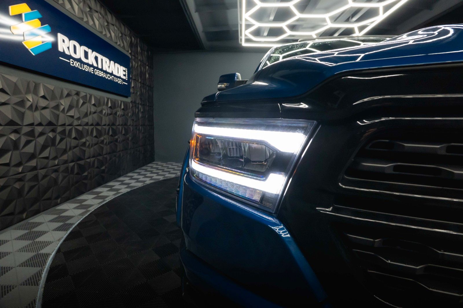 Fahrzeugabbildung Dodge RAM 5.7 V8 HEMI 4x4 NIGHT *Pano*LED* Unfallfrei