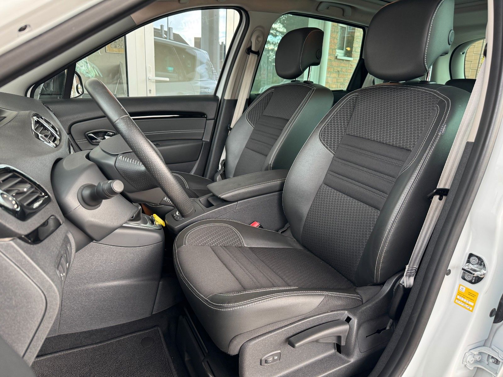 Fahrzeugabbildung Renault Scenic III BOSE Edition Autom. Navi/Panorama