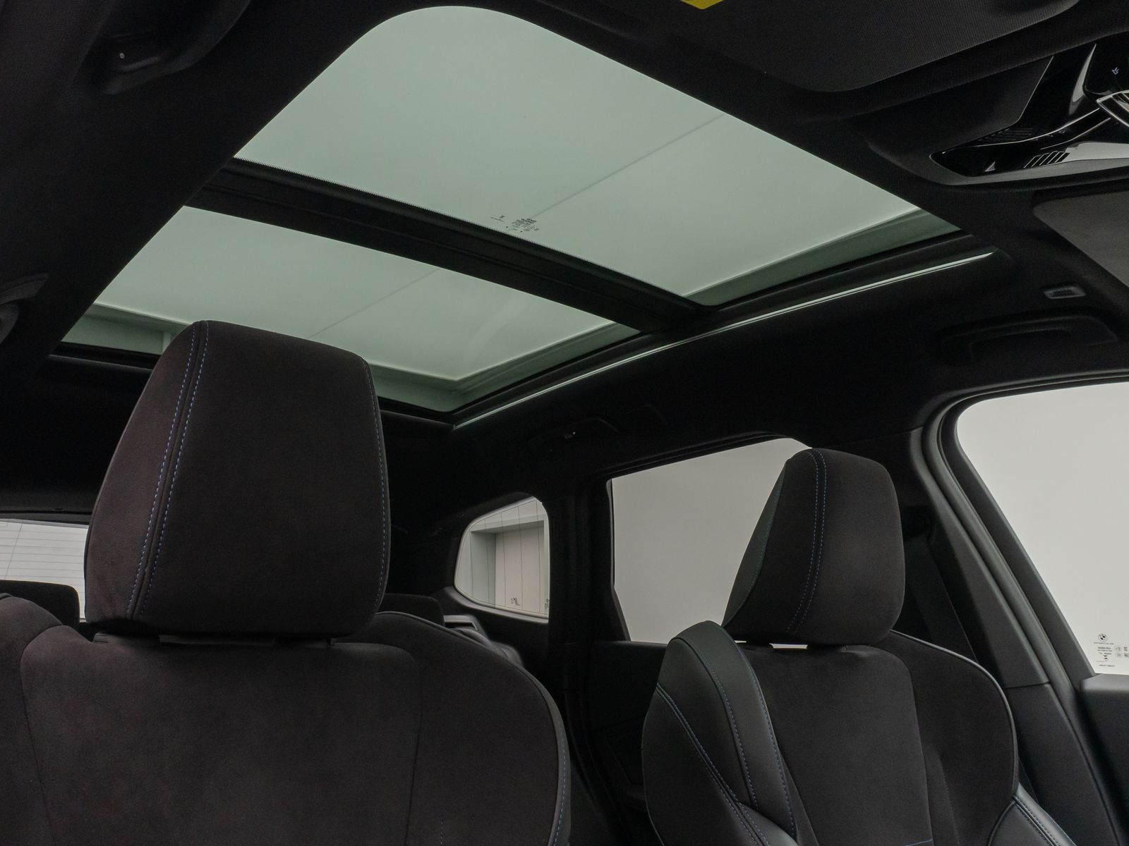 Fahrzeugabbildung BMW iX1 xD30 M Sport Panorama Kamera DAB Komfort LED
