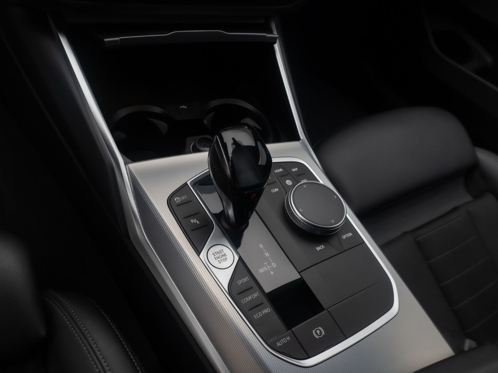 Fahrzeugabbildung BMW 320d Sport Line Alarm DAB AHK H/K Individual LED