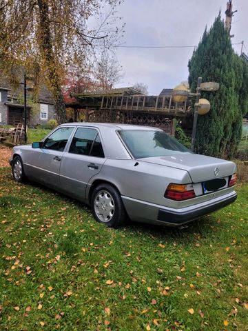 Mercedes-Benz W124 220e ROSTFREI