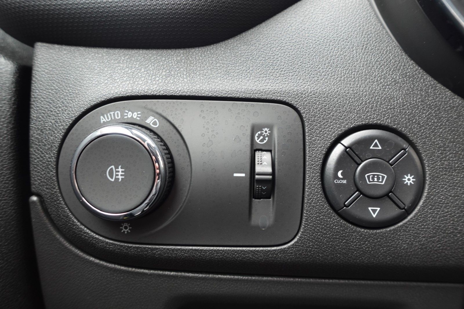 Fahrzeugabbildung Opel Crossland 1.2T Elegance Navi,Allwetter,PDC,SHZ
