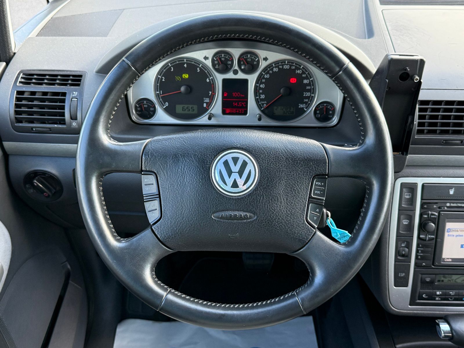 Fahrzeugabbildung Volkswagen Sharan Freestyle TSI DSG GRA Navi Xenon PDC SHZ