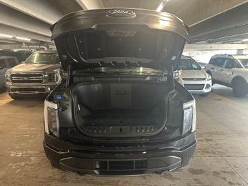 Ford F150 Lightning Lariat grosse Batterie im Vorlauf