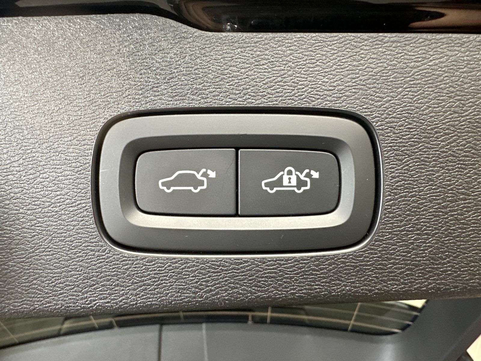 Fahrzeugabbildung Volvo V60 T8 AWD Recharge R-Design NAV+LED+360°+VCOCK