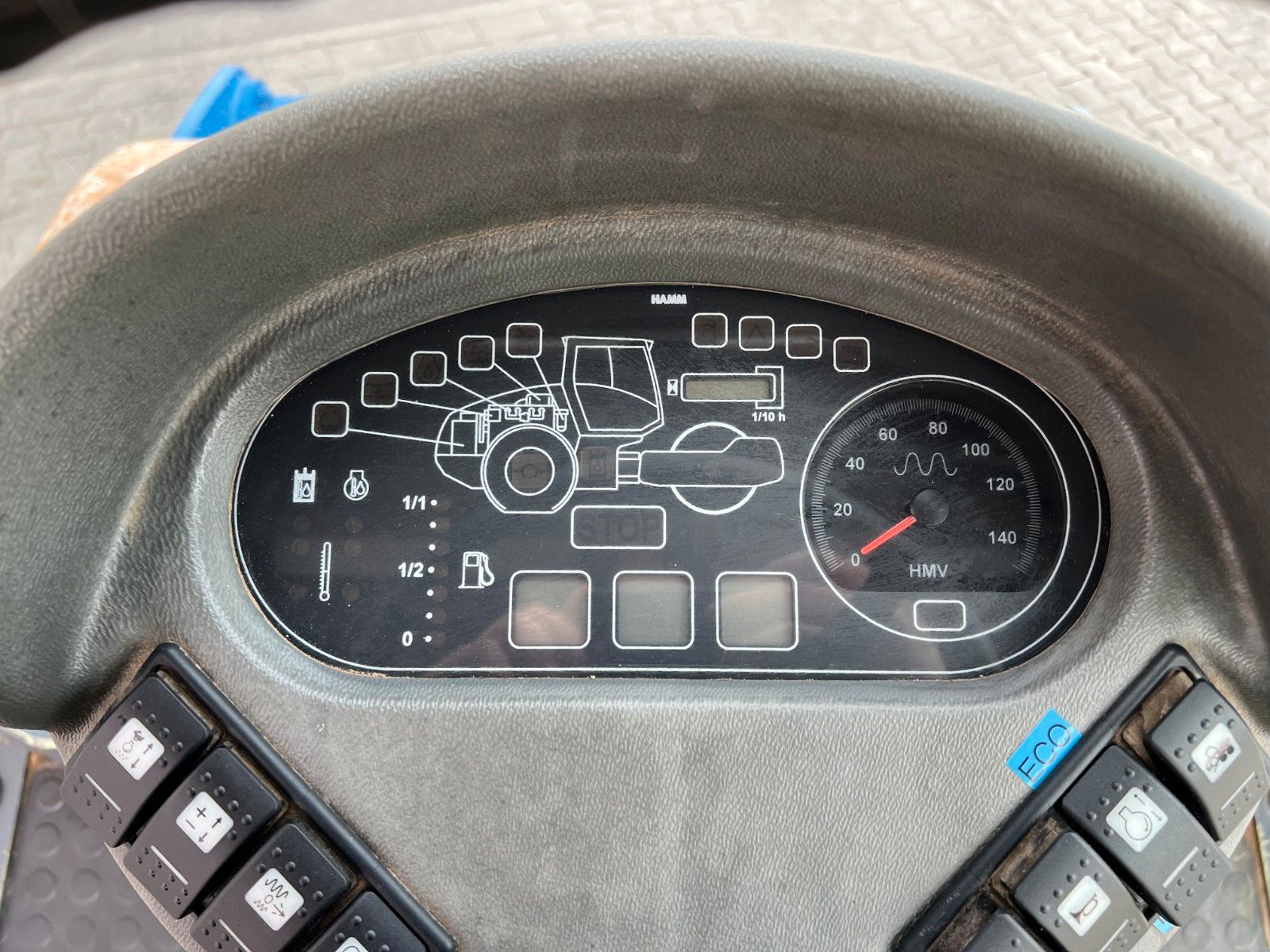 Fahrzeugabbildung Hamm 3307 HT / Walzenzug / 4.958h / 2001