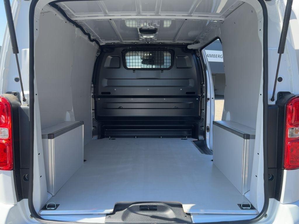 Fahrzeugabbildung Opel Vivaro erhöhte Nutzlast M Laderaumboden und Seit