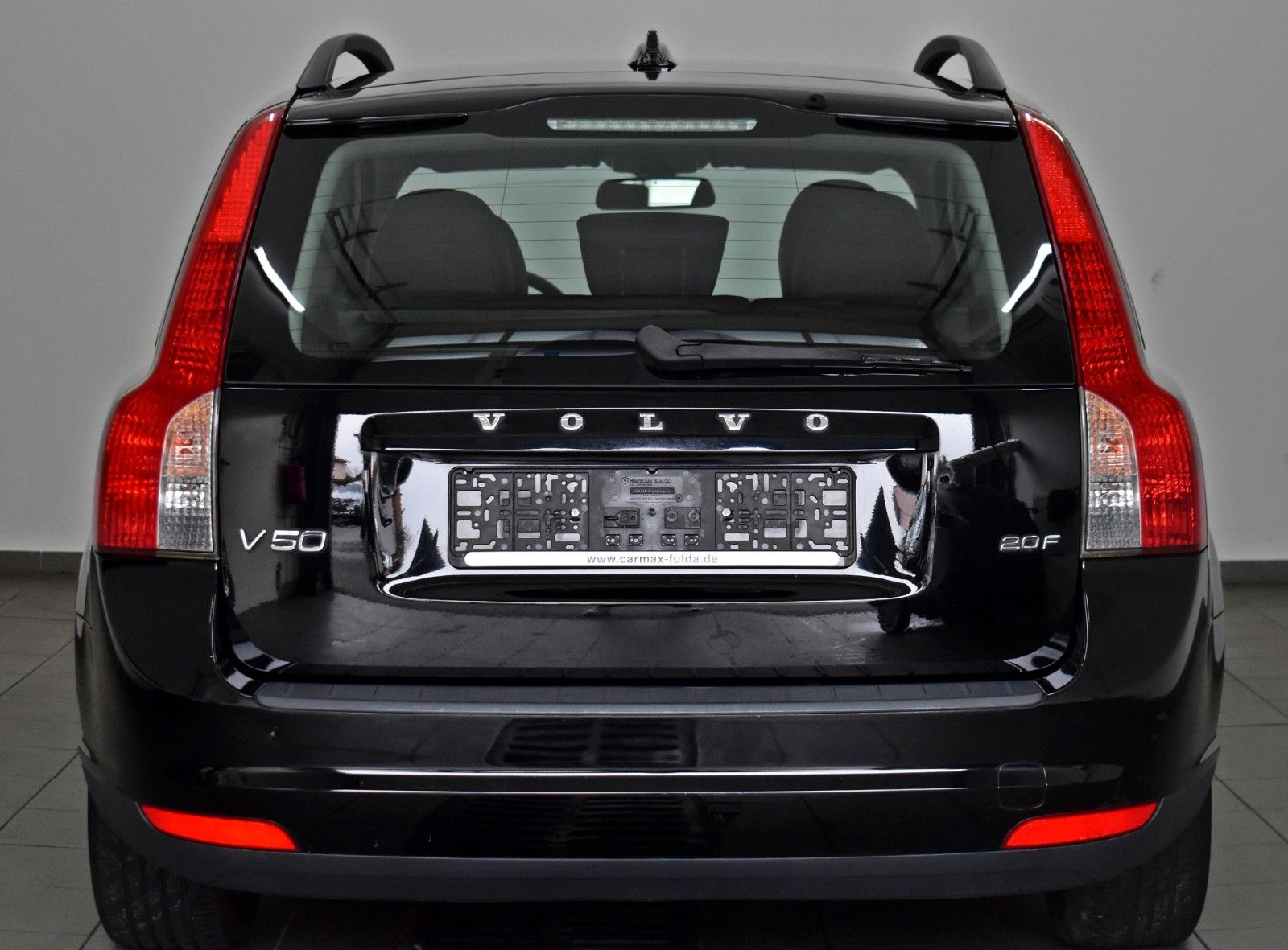 Fahrzeugabbildung Volvo V50 Kombi 2.0 F Kinetic Leder,SH,8 fach bereift