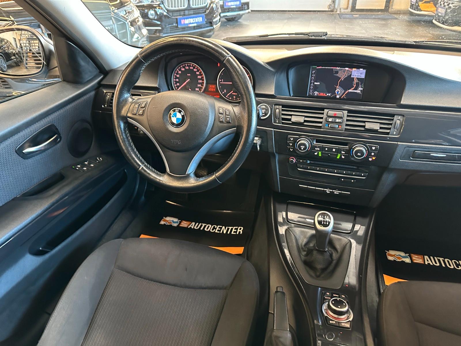 BMW 320 2011 — photo 36