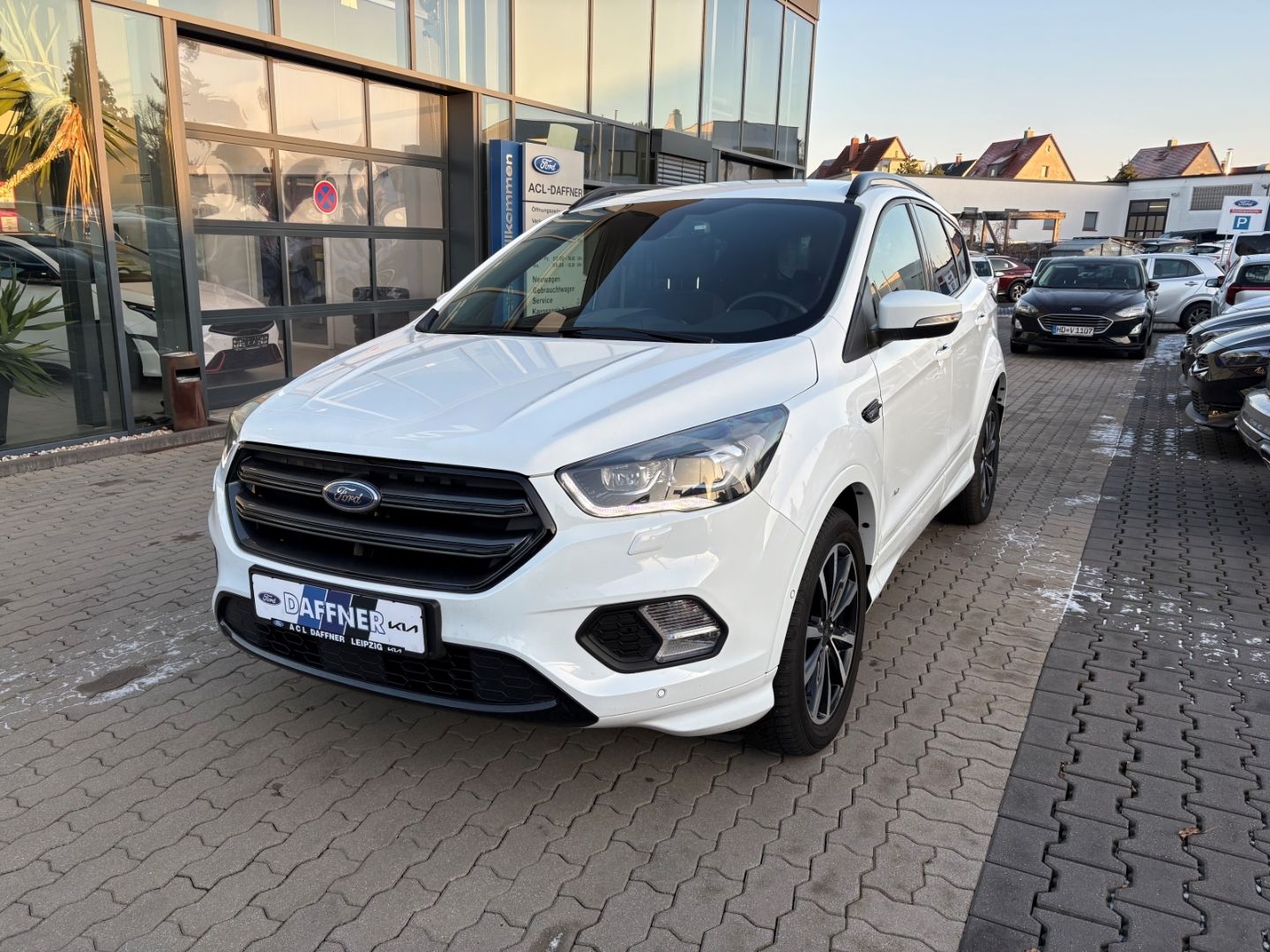 Fahrzeugabbildung Ford Kuga ST-Line Navi PDC SHZ Lenkradhzg BiXenon
