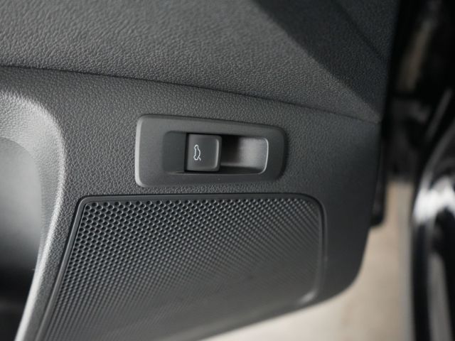 Karoq STYLE TDI DSG+AHK+NAVI+SITZ-/LENKRADHEIZUN