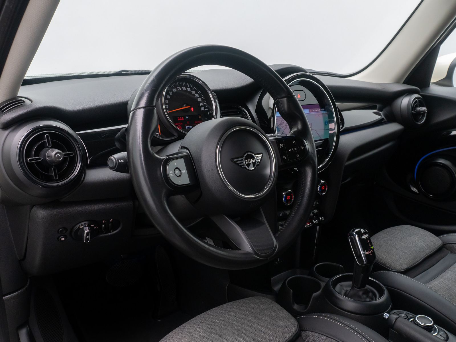 Fahrzeugabbildung MINI ONE ClassicTrim LED Navi Komfort Leder DAB Sport