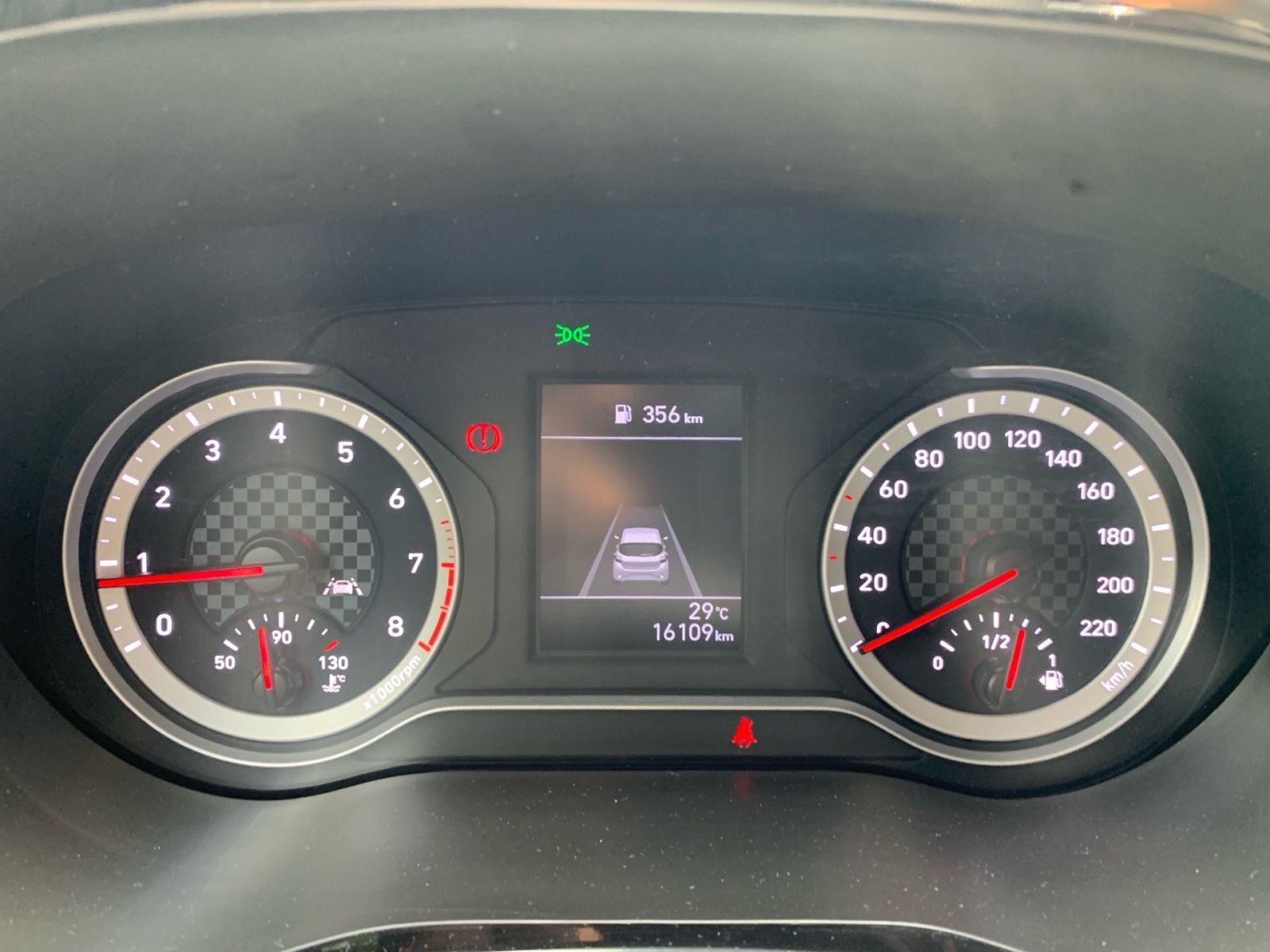 Fahrzeugabbildung Hyundai i10 1.0 Edition 30 1 Hand 8xbereift