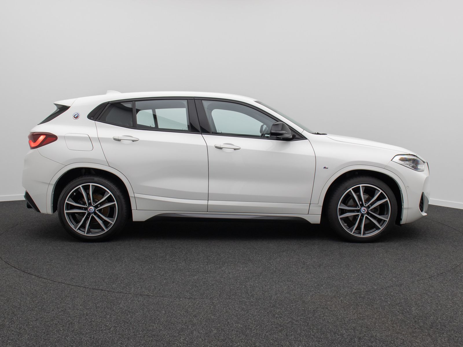 Fahrzeugabbildung BMW X2 sD18d M Sport GeschwindigReg Kamera DAB 19"