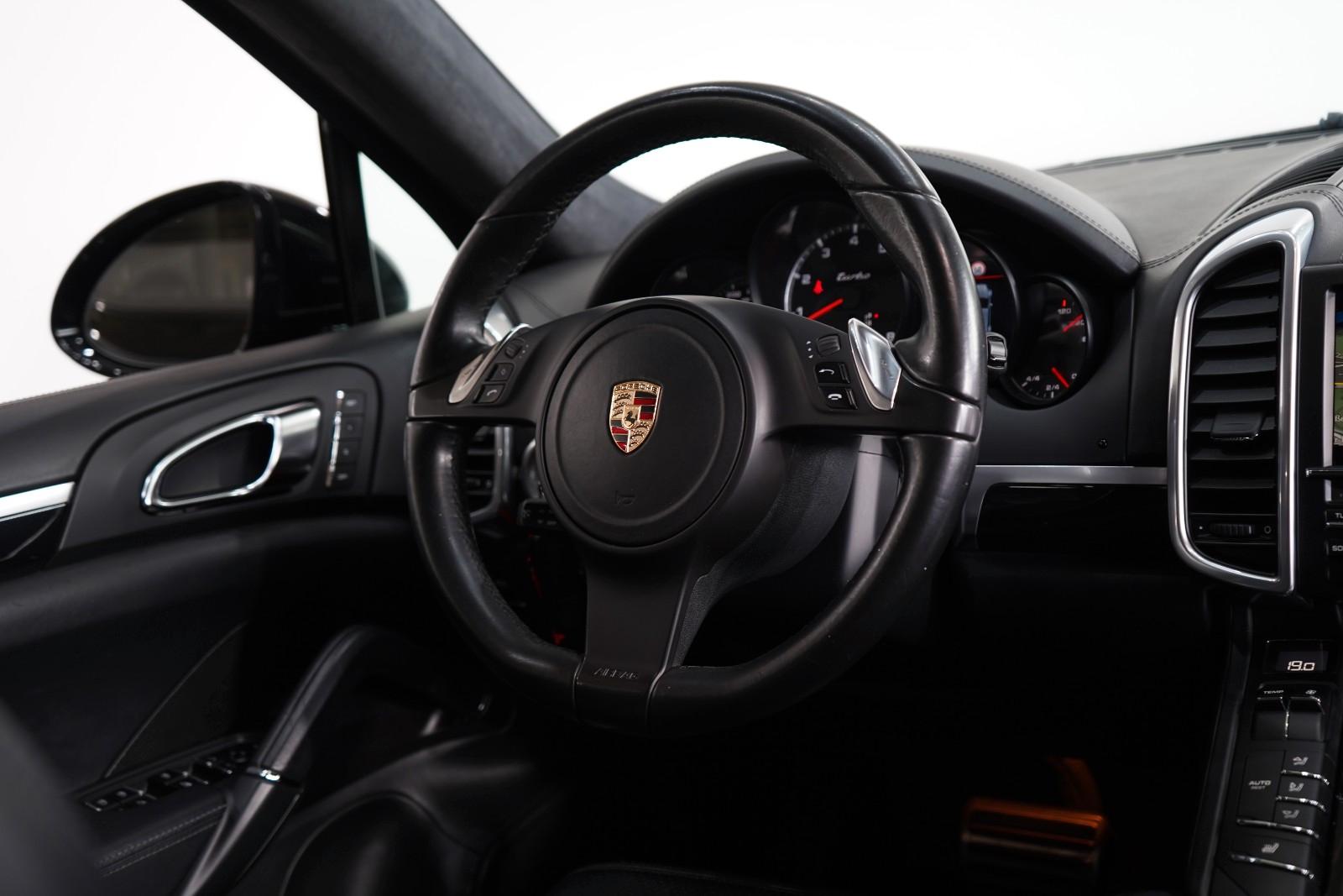 Porsche Cayenne Turbo V8*Navi*Luftfahrwerk*20 Z. Spyder*