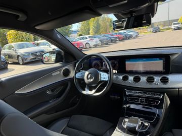 Mercedes-Benz E 220 T AMG+Night+Widescreen+Multib.+Kamera+LED