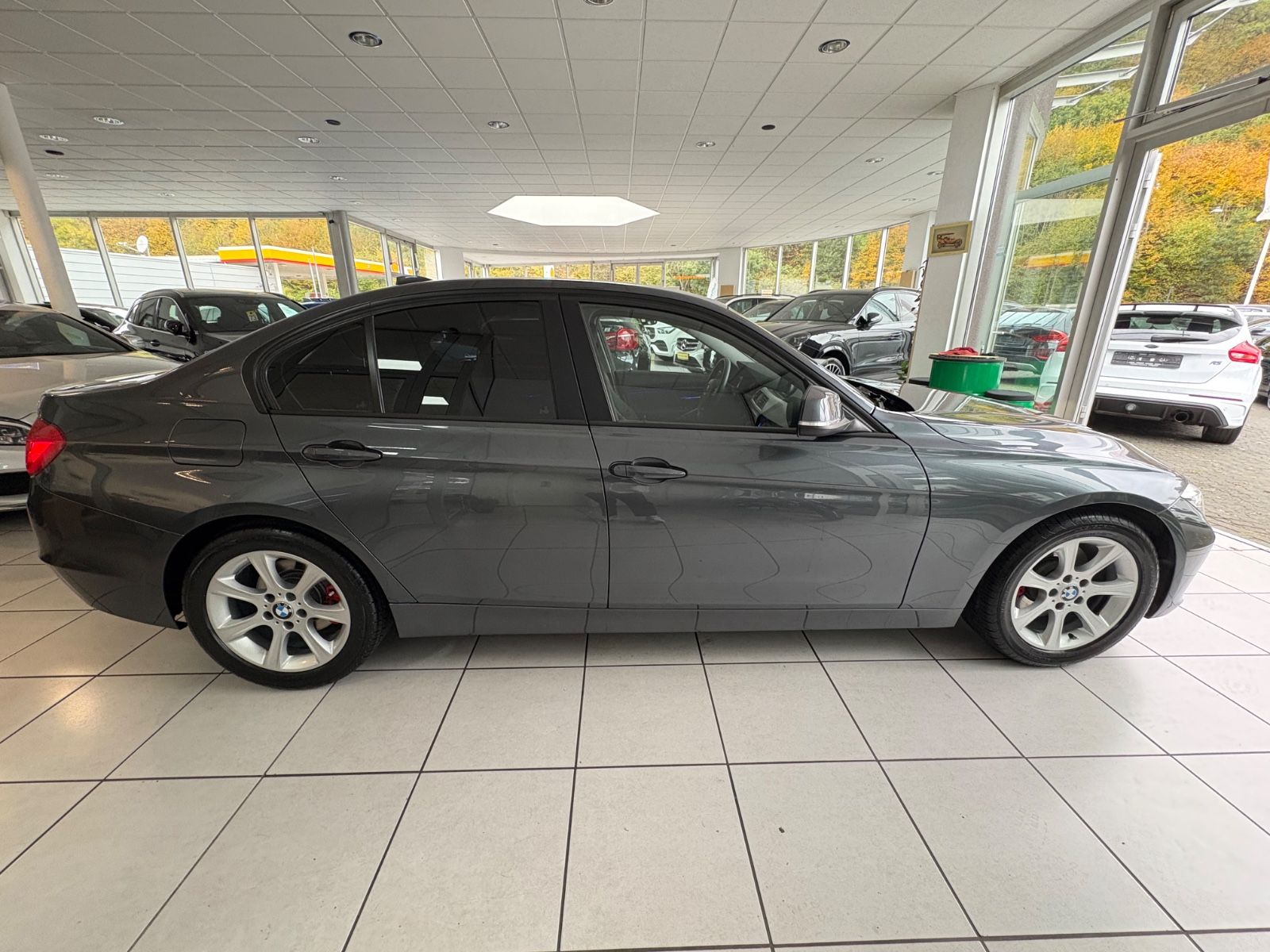 Fahrzeugabbildung BMW 325 d Lim. F30 *NAVIGATION*AMBIENTE*