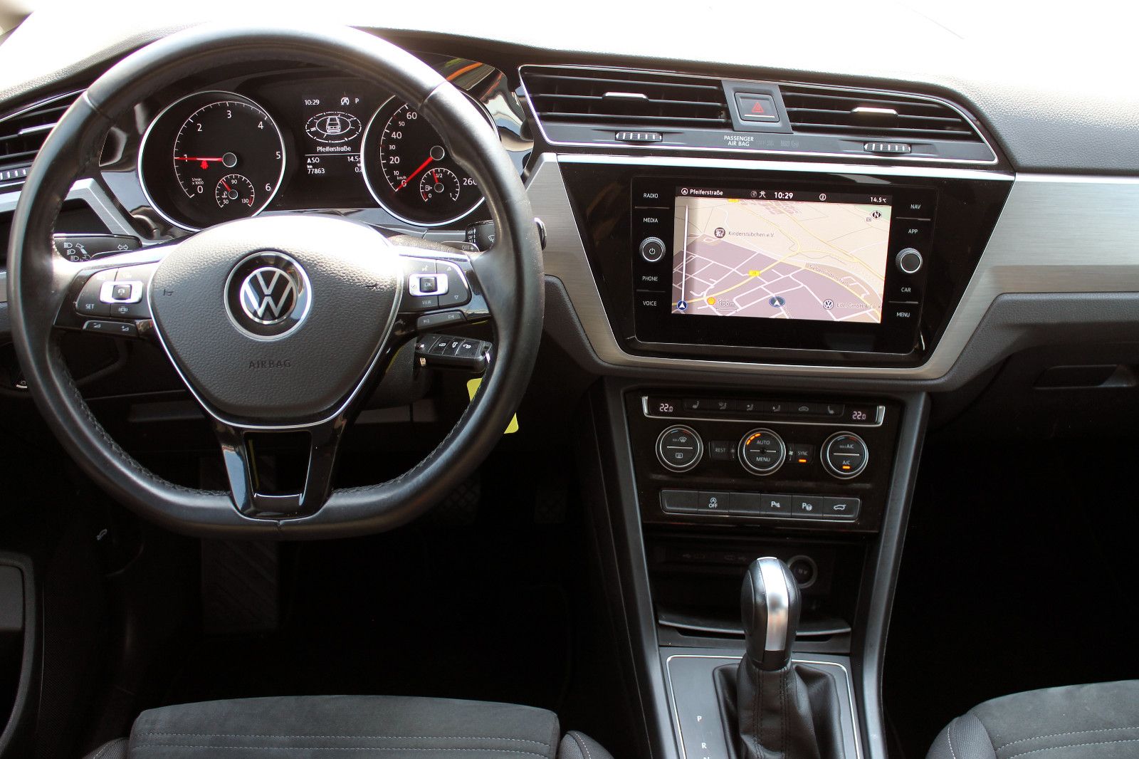 Fahrzeugabbildung Volkswagen Touran Comfortline 2.0TDI 7-Stz. ACC PDC SHZ BT