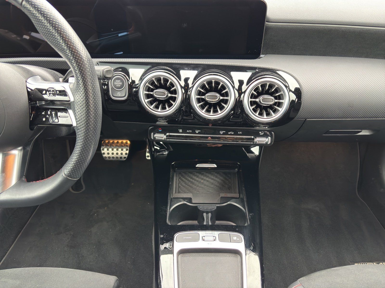 Fahrzeugabbildung Mercedes-Benz A 180 d AMG Burme DISTRO KeyGO 18" Totwinkel