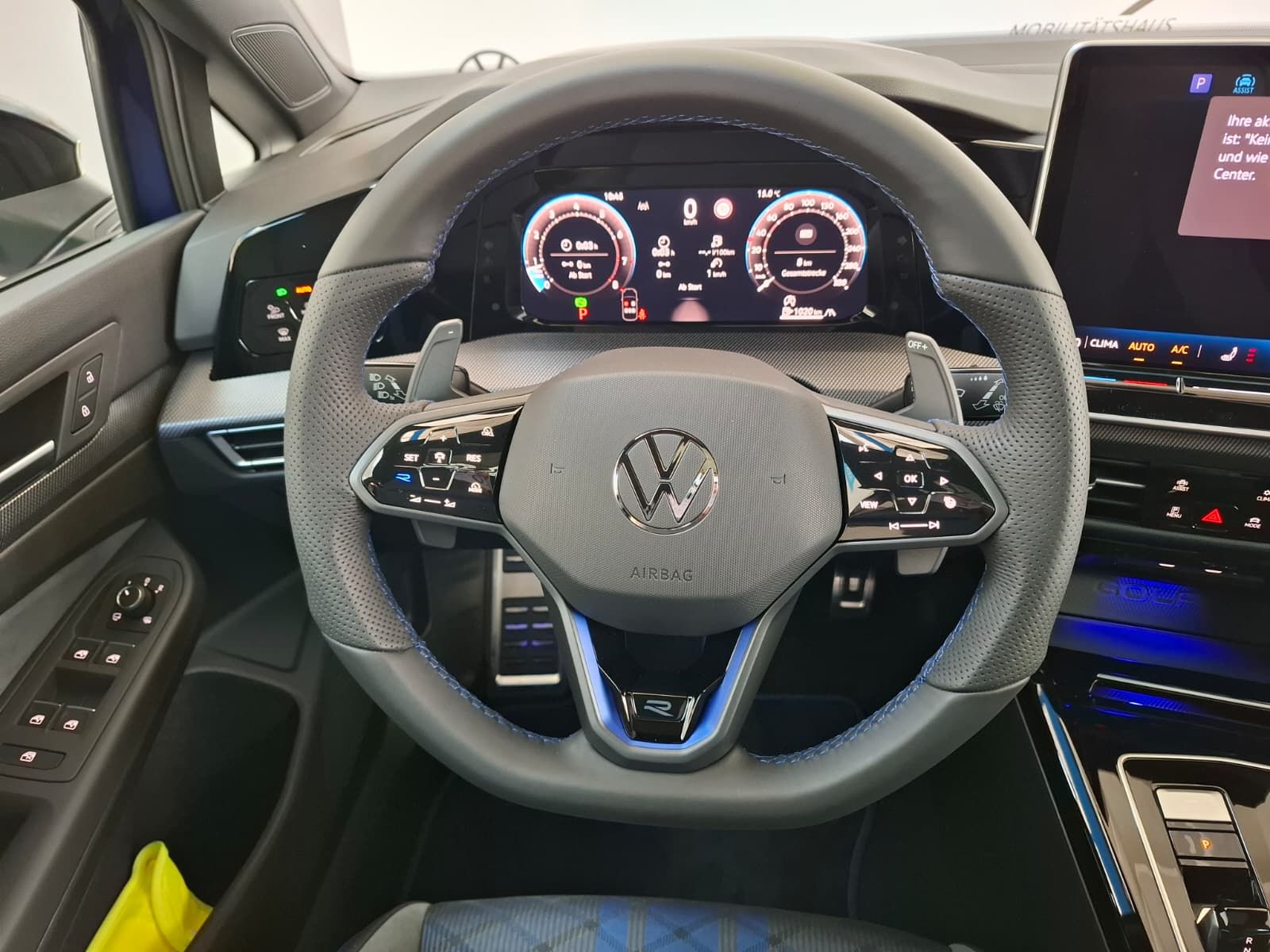 Fahrzeugabbildung Volkswagen Golf VIII Lim. R 2.0 TSI 4M. +ACC +IQ.Light +DCC