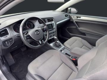 Volkswagen Golf - 10
