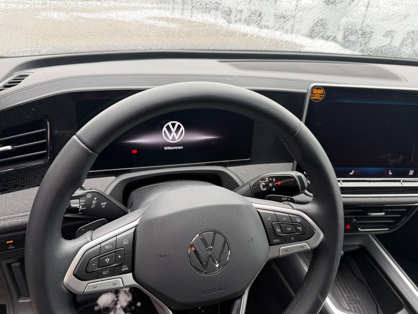 Fahrzeugabbildung Volkswagen Passat Variant 1.5 eTSI DSG Navi