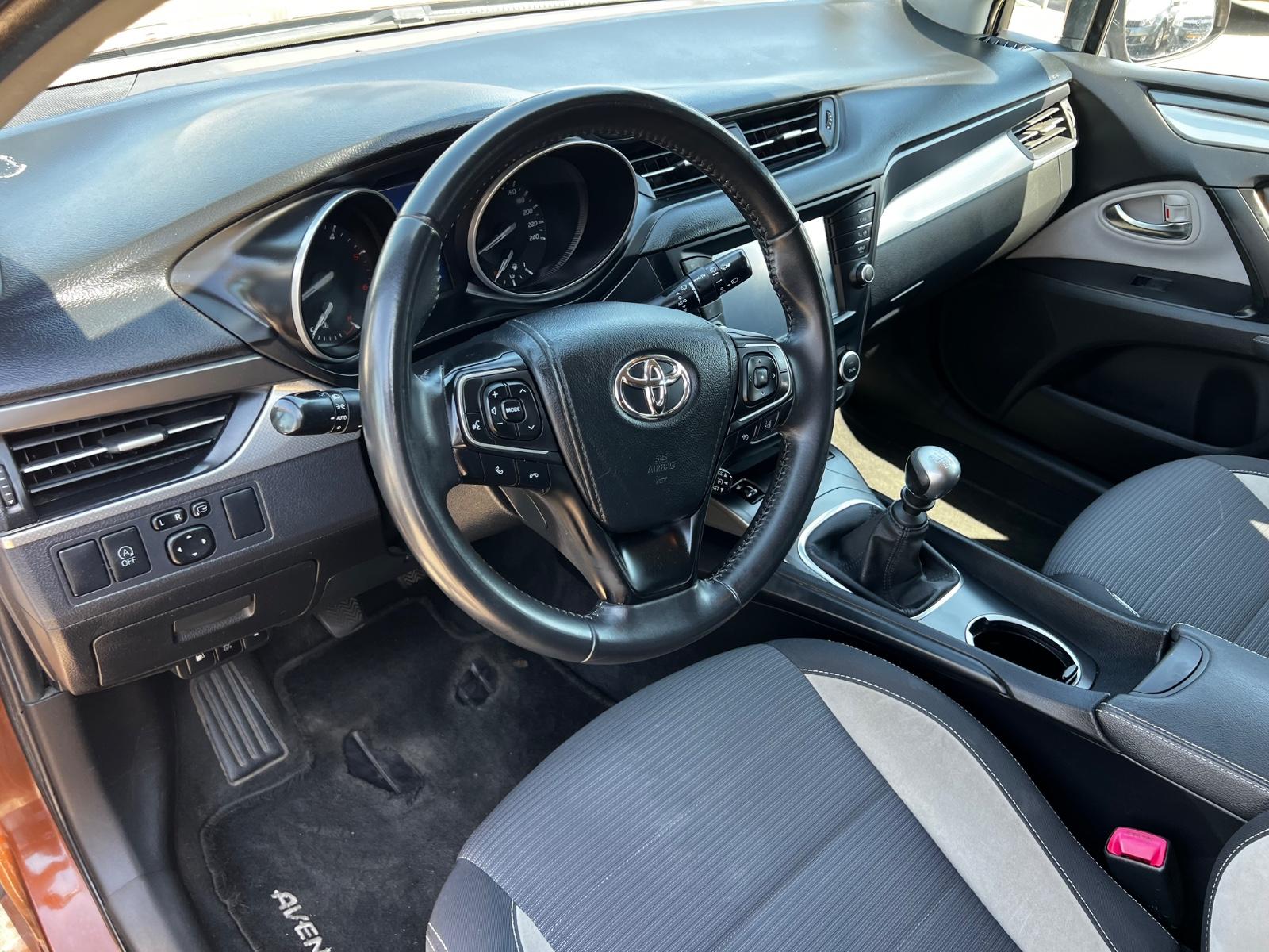 Toyota Avensis 2015 — photo 27