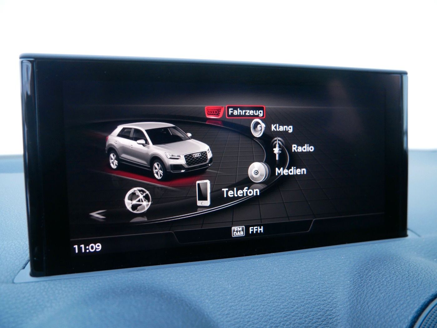 Fahrzeugabbildung Audi Q2 1.5 35 TFSI advanced DSG MATRIX Kamera ACC SH