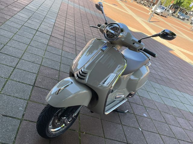 Vespa VESPA GTS 300 HPE - 2023 - KEYLESS - FACELIFT