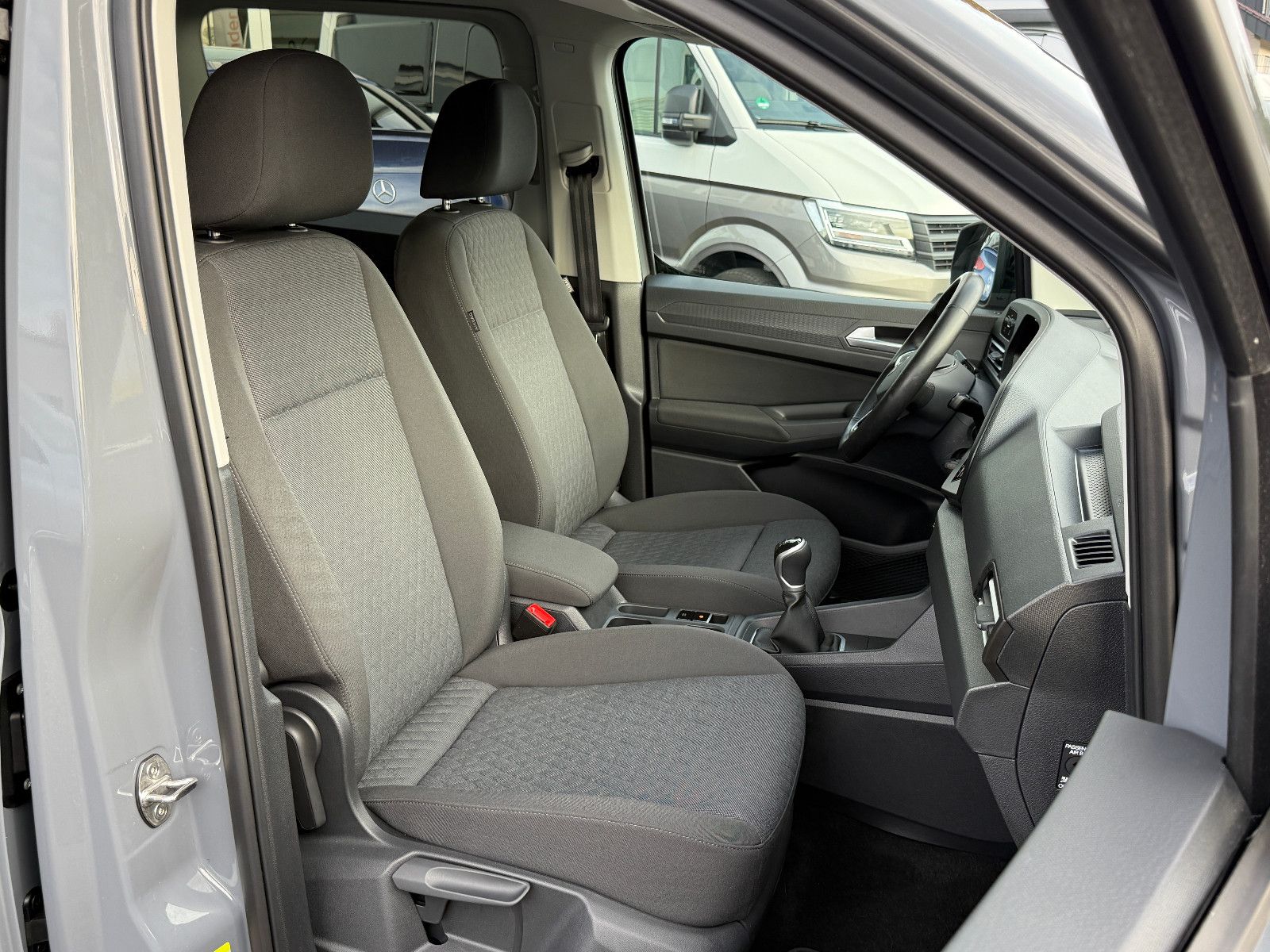 Fahrzeugabbildung Volkswagen Caddy Life Maxi 7-Sitzer ACC Blis DAB PDC SHZ