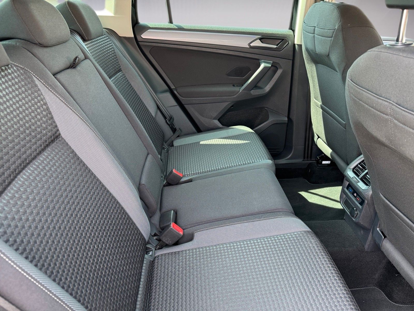 Fahrzeugabbildung Volkswagen Tiguan Life ACTIVE 1.5 TSI