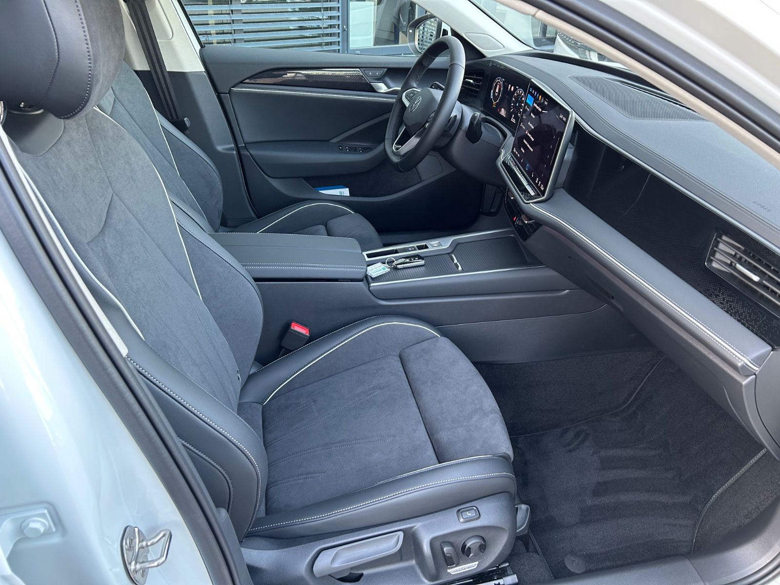 Fahrzeugabbildung Volkswagen Passat Variant 1.5 eTSI 110 kW Business