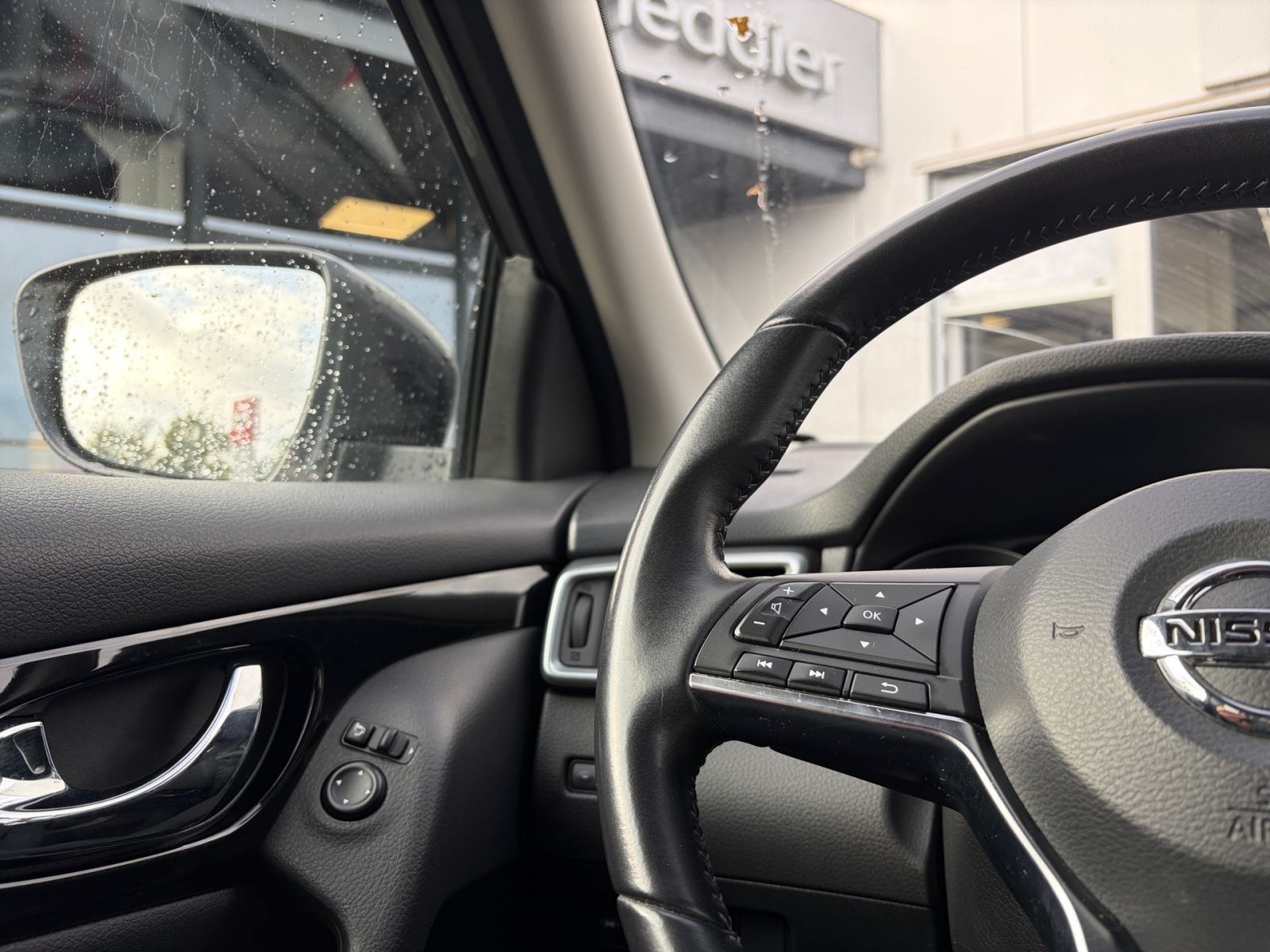 Fahrzeugabbildung Nissan Qashqai 1.3 DIG-T 117 kW N-Connecta*360°Kamera*N