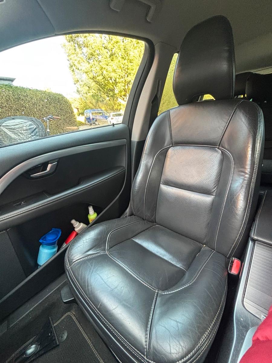 Volvo V70 2015 — interior