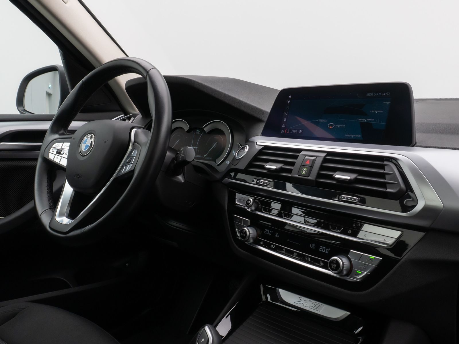 Fahrzeugabbildung BMW X3 xD30e Panorama Kamera DAB HiFi WLAN Stop&Go