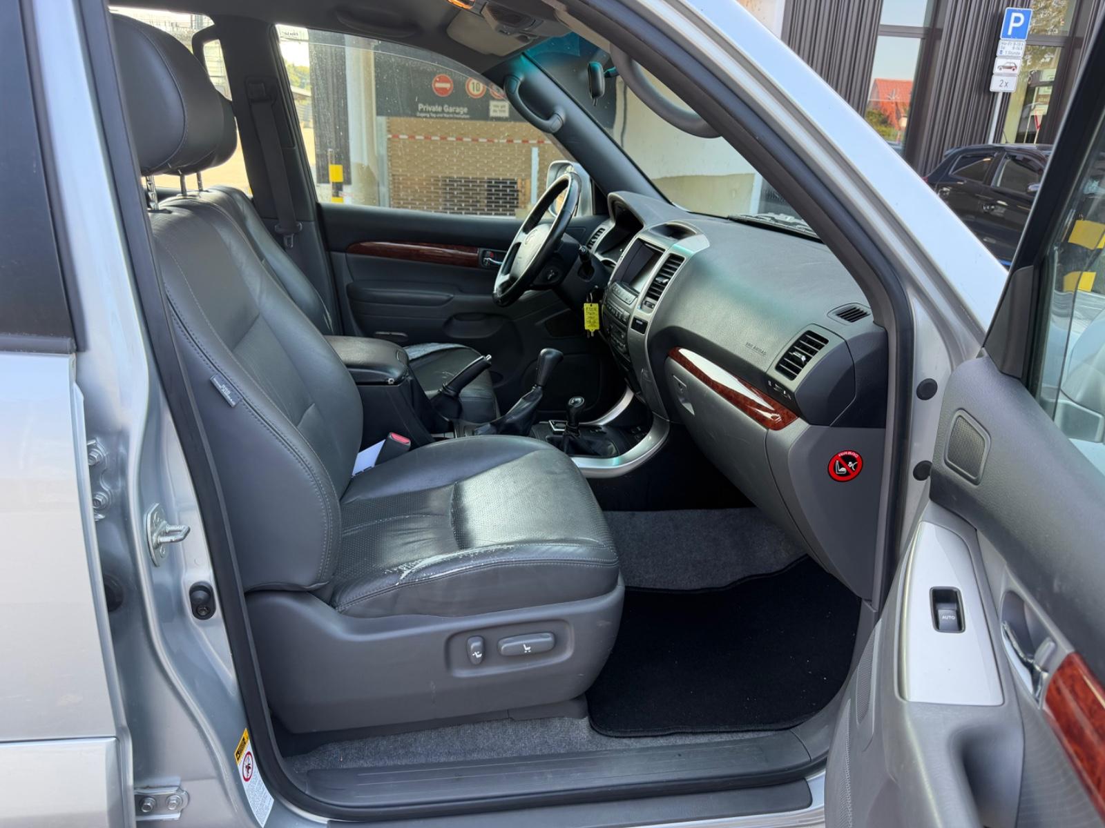 Toyota Land Cruiser 3.0 D-4D 166ch - 1 ère main - Carnet entretien - Ecran tactile - Pneus toutes saisons - Régulateur