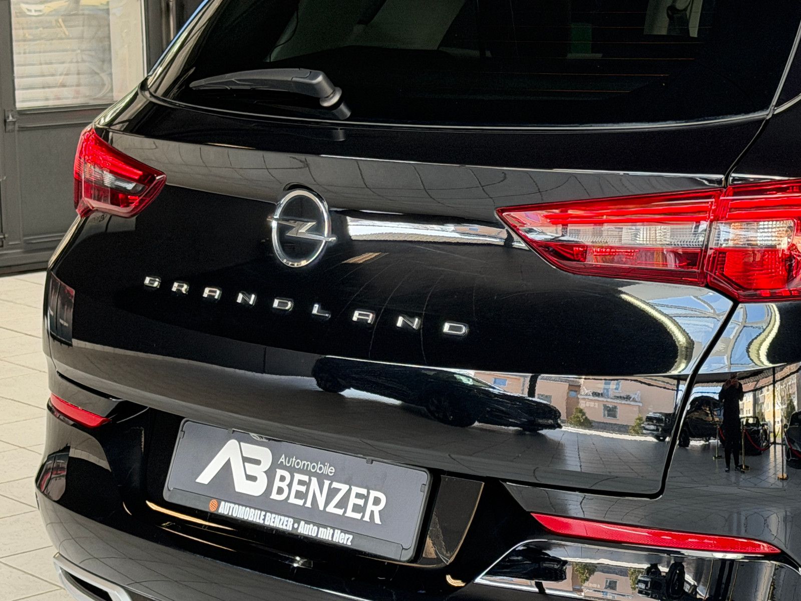 Fahrzeugabbildung Opel Grandland Ultimate/LEDER/KAMERA/ASSISTANC/LED/DI