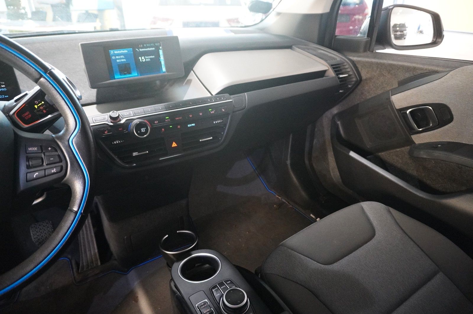 Fahrzeugabbildung BMW i3 120AH NAIVI/SPORT/WÄRMEP./LED/PDC/VIRT./SHZ